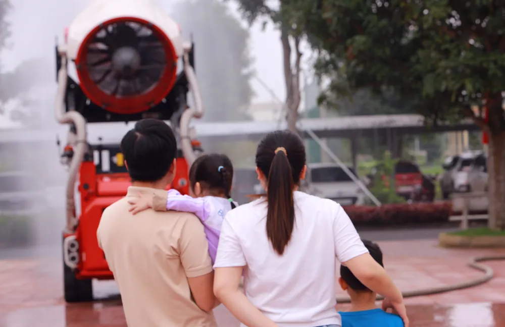 Cận cảnh sinh viên, thầy cô giáo đu dây, nhảy thoát hiểm khỏi đám cháy - 21.JPG