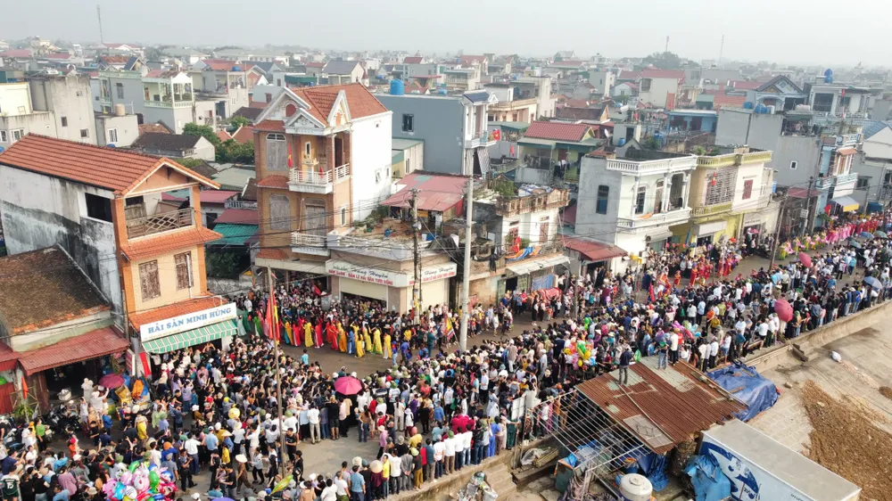 Cận cảnh Lễ hội Cầu Ngư ở làng biển có mật độ dân số cao nhất Việt Nam - 2.jpg