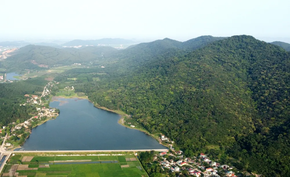 Huy động hơn 400 cảnh sát truy bắt phạm nhân trốn trại vào rừng.jpg