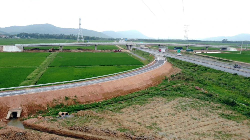 Thêm 1 nút giao trên cao tốc Mai Sơn - Quốc lộ 45 chính thức phục vụ người dân - 9.jpg