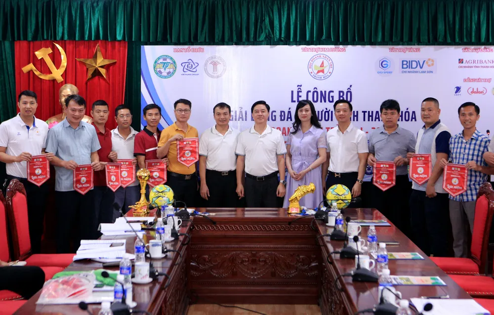 “Siêu phủi” Bờ Biển Ngà dự Giải bóng đá sân 7 Thanh Hóa tranh cúp doanh nhân trẻ-2.JPG