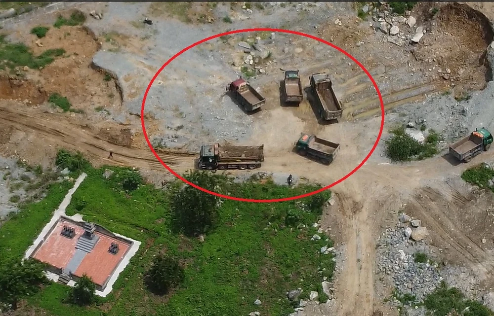 Vụ xe tải “xé rào” vào cao tốc Bắc – Nam Không được phép xúc đất bên cạnh hầm Thung Thi -2.jpg