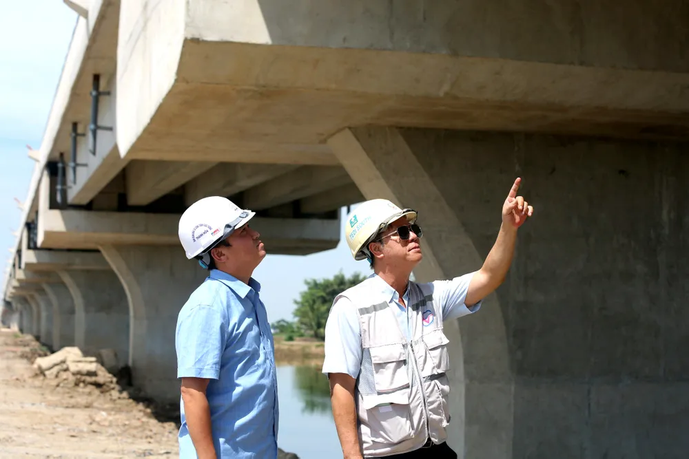 Hình hài cầu Lạch Trường vượt cạn dài nhất ở Thanh Hóa - 10.jpg