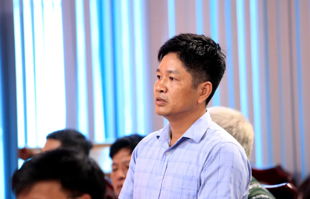 Ông Vũ Tiến Thọ, Bí thư chi bộ khu phố Chiềng Ban mong mỏi "chính quyền hãy cứu lấy người dân chúng tôi" trong buổi làm việc với lãnh đạo tỉnh Thanh Hóa chiều 2-7. Ảnh: Đ. TRUNG Đình chỉ trang trại nuôi heo bốc mùi hôi thối gây bức xúc ở Lang Chánh - 4.JPG