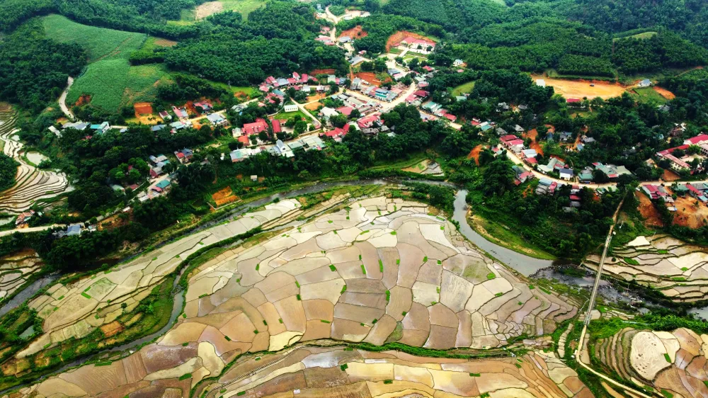 Khung cảnh thơ mộng ruộng bậc thang lung linh nối dài đến chân trời - 8.JPG