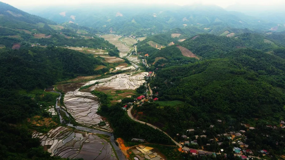 Khung cảnh thơ mộng ruộng bậc thang lung linh nối dài đến chân trời - 9.JPG
