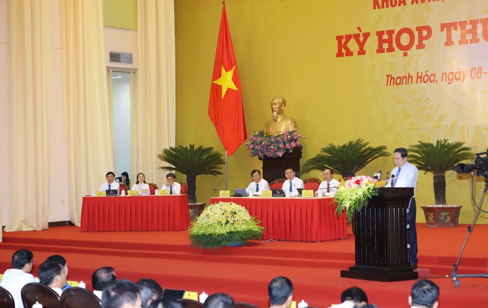 Các đại biểu lắng ý kiến phát biểu chỉ đạo, định hướng của Chủ tịch Quốc hội Trần Thanh Mẫn. Chủ tịch Quốc hội Trần Thanh Mẫn Đội ngũ cán bộ các cấp ngành phải vì dân, vì nước - 2.jpg