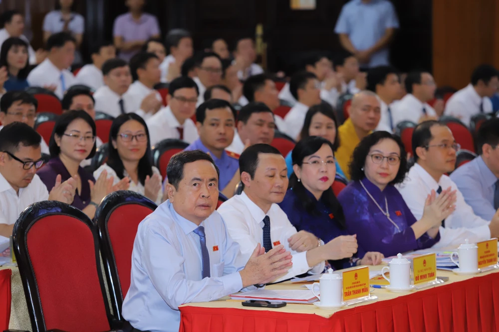 Chủ tịch Quốc hội Trần Thanh Mẫn tin tưởng Thanh Hóa sẽ vượt qua thử thách, tiếp tục đoàn kết trong Đảng đưa Thanh Hóa phát triển toàn diện và kiểu mẫu của cả nước. Kỳ họp HĐND tỉnh Thanh Hóa - 3.jpg