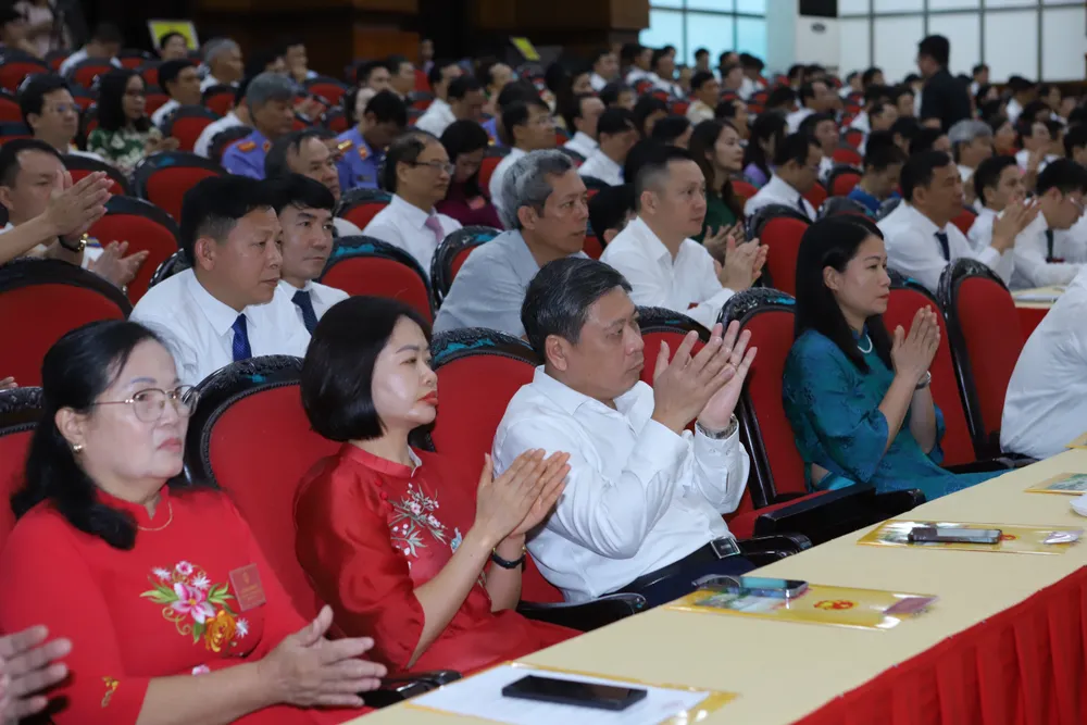 Các đại biểu tham dự kỳ họp HĐND tỉnh Thanh Hóa. z5612503535885_a9405bfe124841ff1eb74a3458213779.jpg
