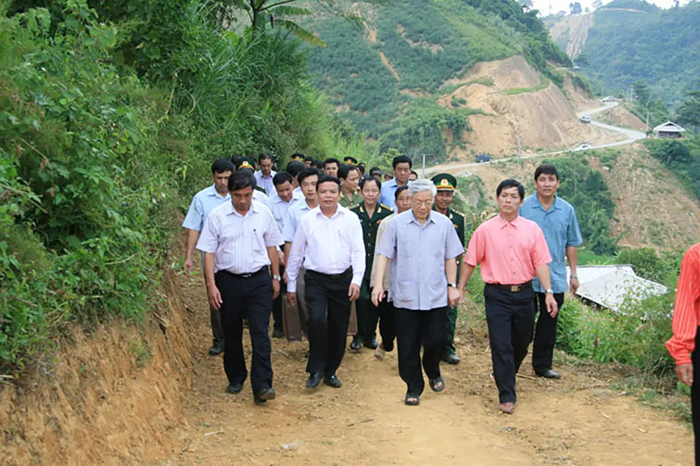 Xúc động hình ảnh Tổng Bí thư Nguyễn Phú Trọng với người dân Thanh Hóa - 11.jpg