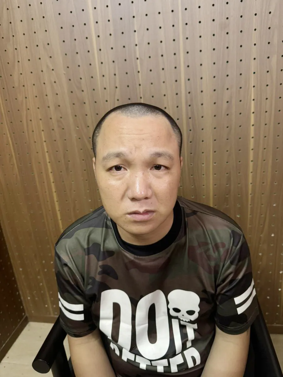 Chở bạn gái đi chơi sau khi quen qua mạng xã hồi rồi cướp điện thoại Iphone -.jpg