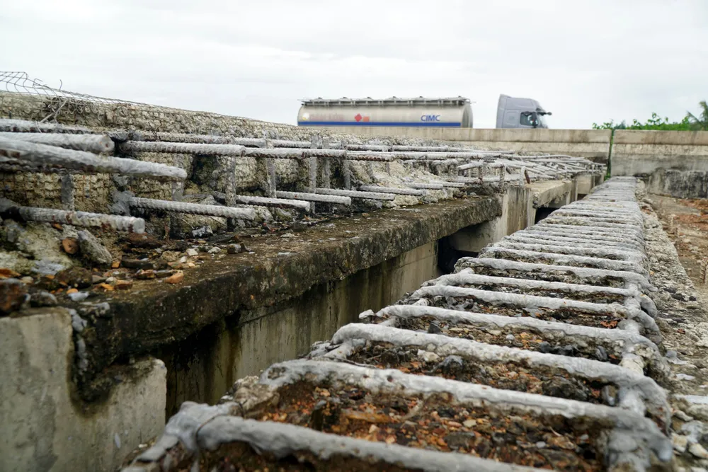 Con đường ngàn tỉ ở Thanh Hóa thi công dang dở, cốt thép hoen rỉ - 1.jpg