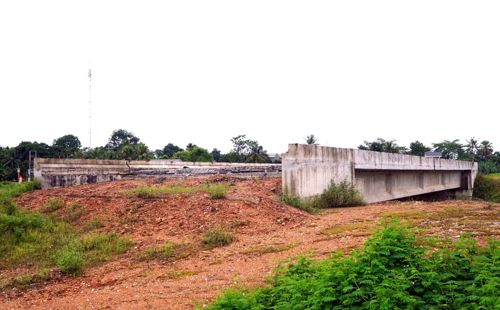 Con đường ngàn tỉ ở Thanh Hóa thi công dang dở, cốt thép hoen rỉ - 5.jpg