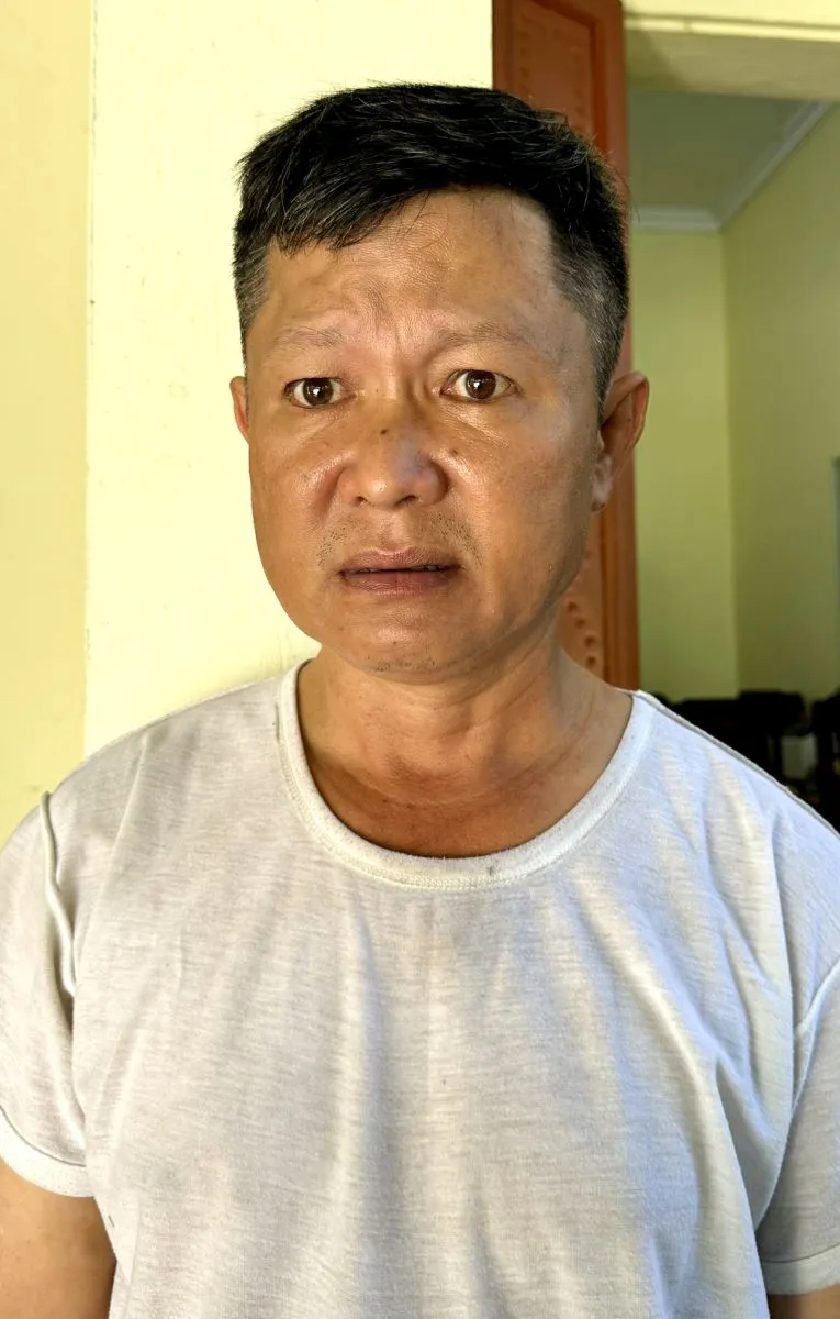 Hạt phó Hạt Quản lý đường bộ 8 Nguyễn Thế Hải bị bắt giữ về hành vi trộm cắp biển báo giao thông. Bắt giữ 1 hạt phó quản lý đường bộ ở Thanh Hóa trộm cắp biển báo giao thông.jpg