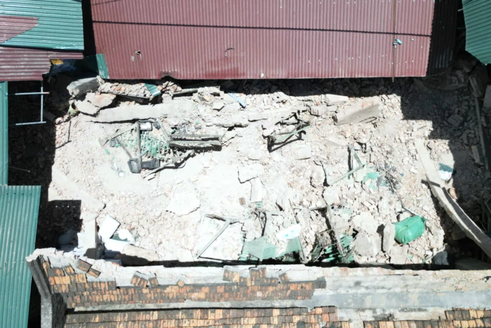 Hiện trường vụ sập kho nhà xưởng chế biến bao bì ở Ninh Bình - 10.jpg