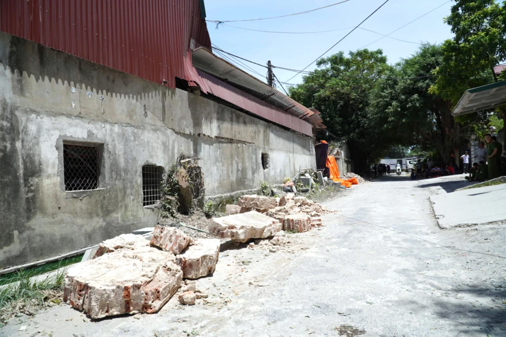 Hiện trường vụ sập kho nhà xưởng chế biến bao bì ở Ninh Bình - 11.jpg
