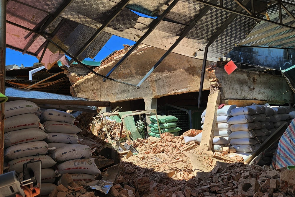 Hiện trường vụ sập kho nhà xưởng chế biến bao bì ở Ninh Bình - 3.jpg