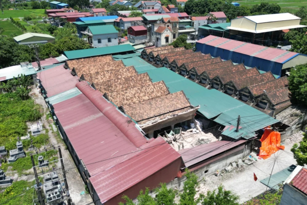 Hiện trường vụ sập kho nhà xưởng chế biến bao bì ở Ninh Bình - 7.jpg