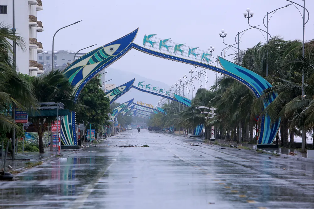 Biển Hải Tiến khách sạn nhà hàng đóng cửa gia cố trước giờ siêu bão Yagi đổ bộ -.JPG