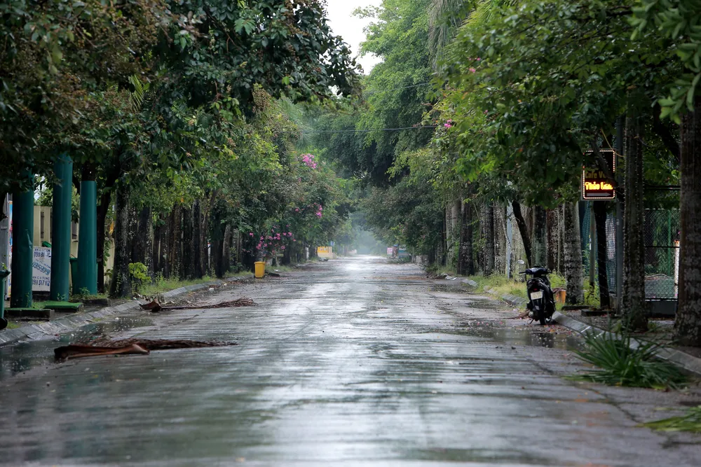 Biển Hải Tiến khách sạn nhà hàng đóng cửa gia cố trước giờ siêu bão Yagi đổ bộ - 6.JPG