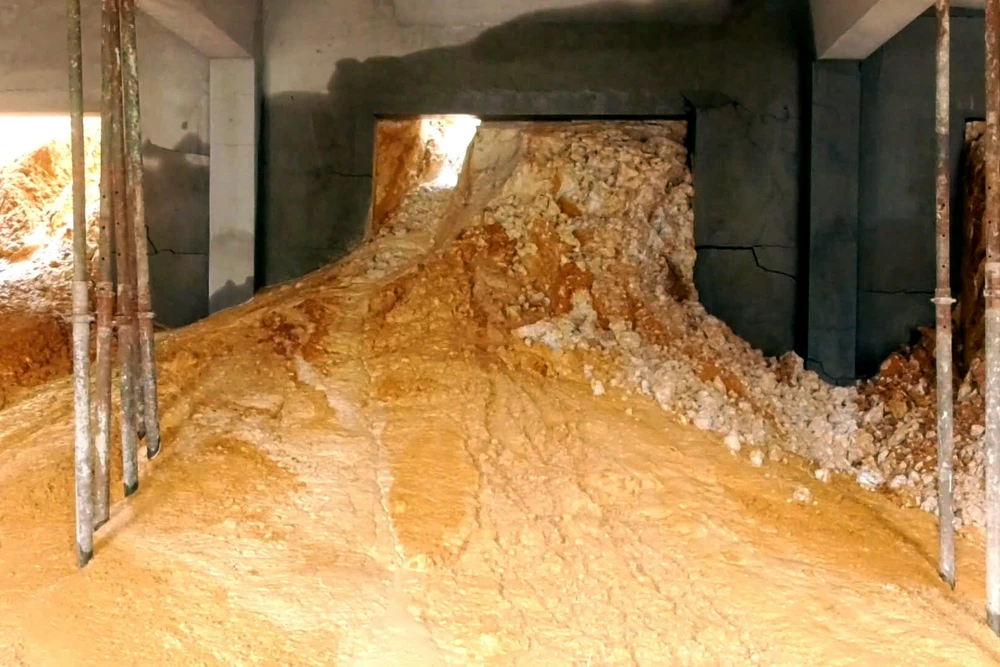 1 ngôi trường xây chưa xong trước nguy cơ đổ sập vì mưa lớn kéo dài - 2.jpg