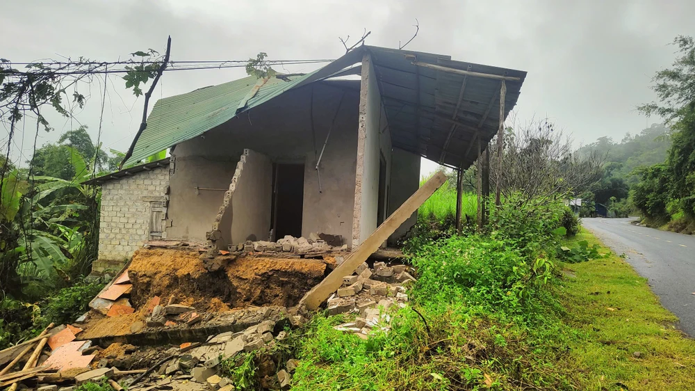 Mưa lũ kéo dài gây sạt lở kinh hoàng khắp nơi ở Thanh Hóa - 4 (2).jpg