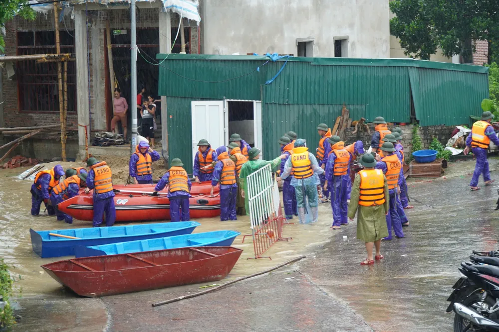 Nước lũ đổ về sông Mã dâng cao, hai xã ở thành phố Thanh Hóa ngập sâu-1.jpg