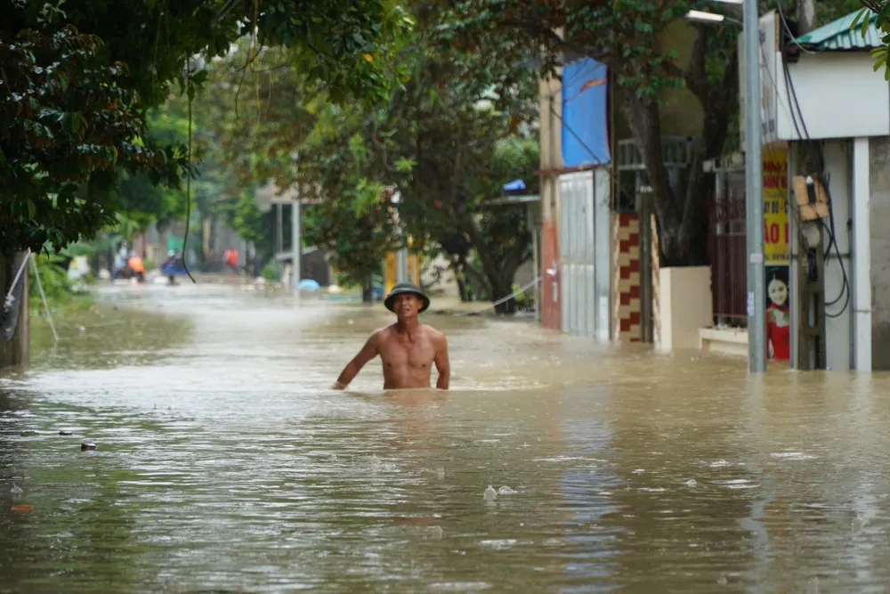 Nước lũ đổ về sông Mã dâng cao, hai xã ở thành phố Thanh Hóa ngập sâu7.jpg
