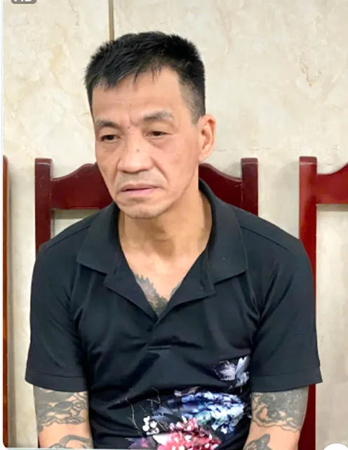 Nguyễn Hải Long (tức Long tròn, Long máy chém) tại cơ quan công an bị bắt trong đường dây ma túy. Triệt phá đường dây ma túy liên tỉnh từ Hà Nội về Thanh Hóa, bắt Long máy chém - 3.jpg