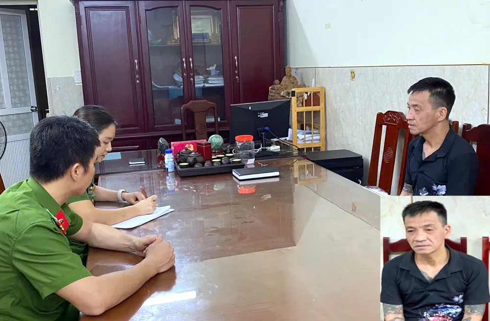 Cơ quan Công an lấy lời khai Nguyễn Hải Long. Triệt phá đường dây ma túy liên tỉnh từ Hà Nội về Thanh Hóa, bắt Long máy chém2.jpg