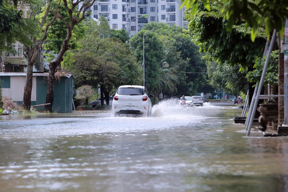 Nhiều tuyến phố ở Thanh Hóa ngập sâu trong nước sau trận mưa kéo dài - 4.JPG