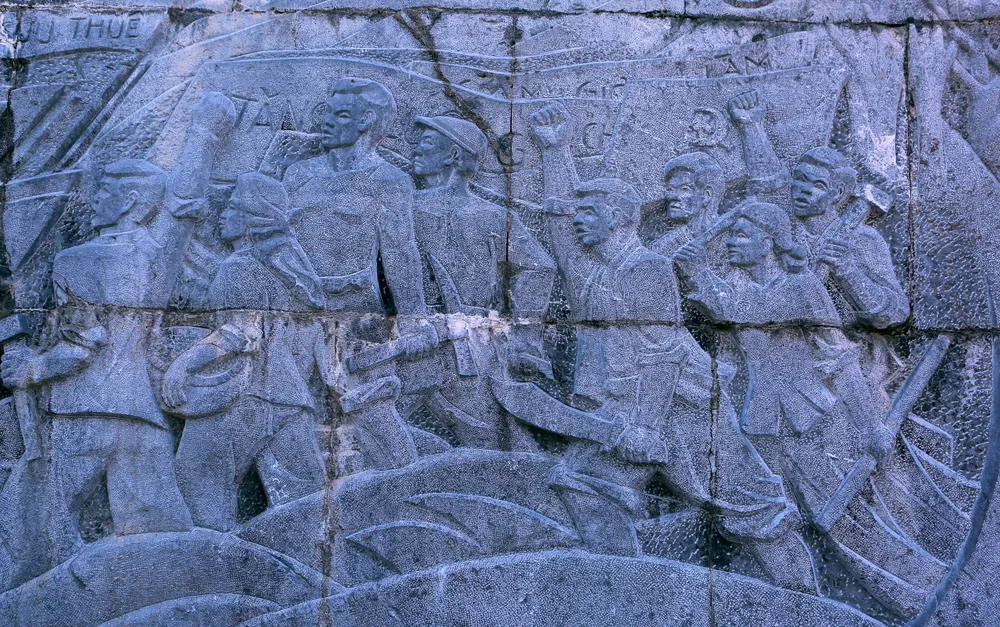 Đoàn công tác của báo Pháp Luật TP. HCM dâng hương tưởng niệm cố Tổng Bí thư Trần Phú - 2.JPG