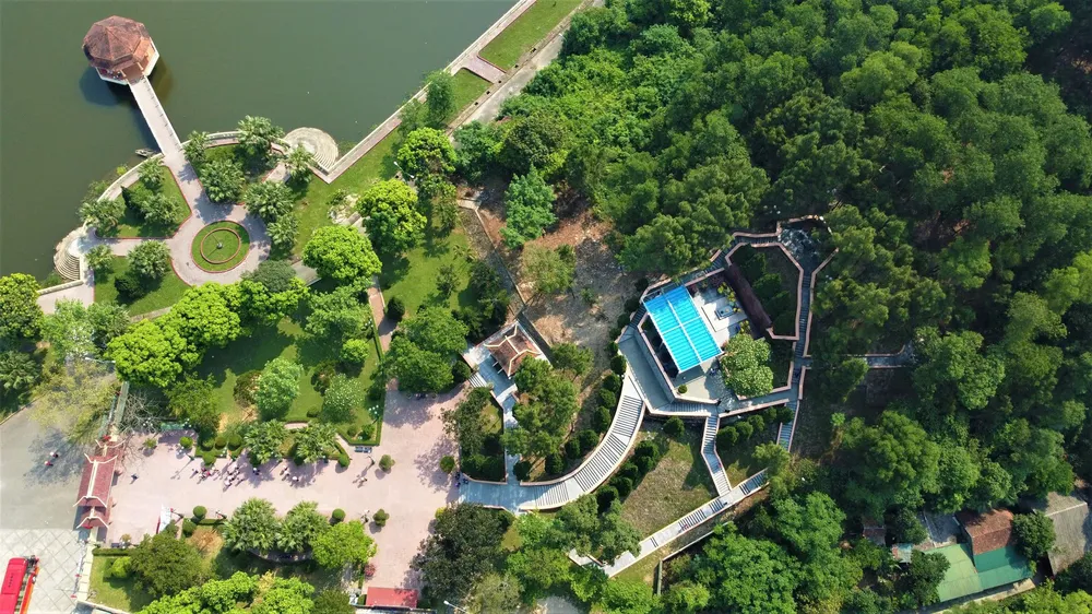 Đoàn công tác của báo Pháp Luật TP. HCM dâng hương tưởng niệm cố Tổng Bí thư Trần Phú - 6.jpg