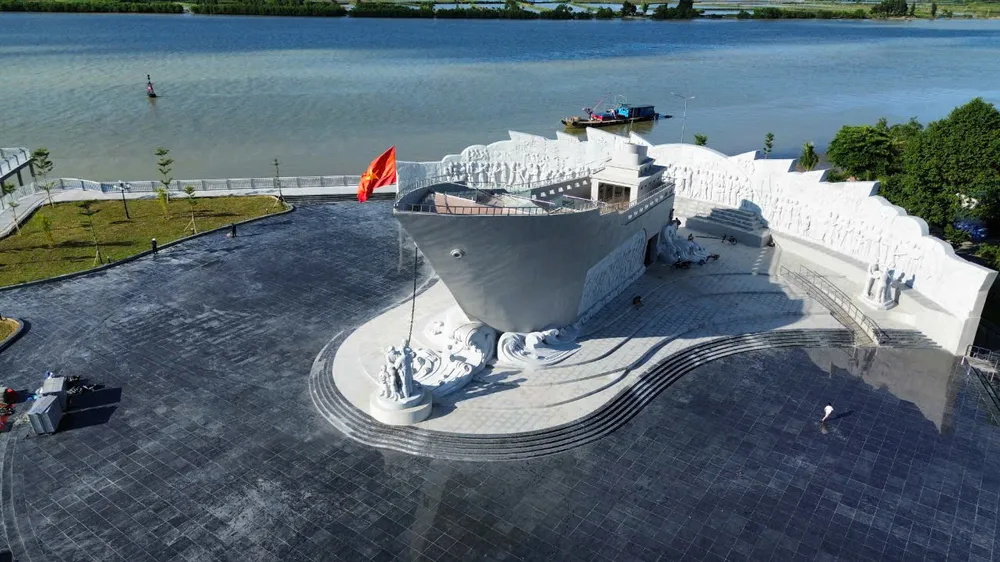 Dấu ấn đặc biệt bên trong tượng đài ‘Con tàu tập kết ra Bắc’ - 3.jpg