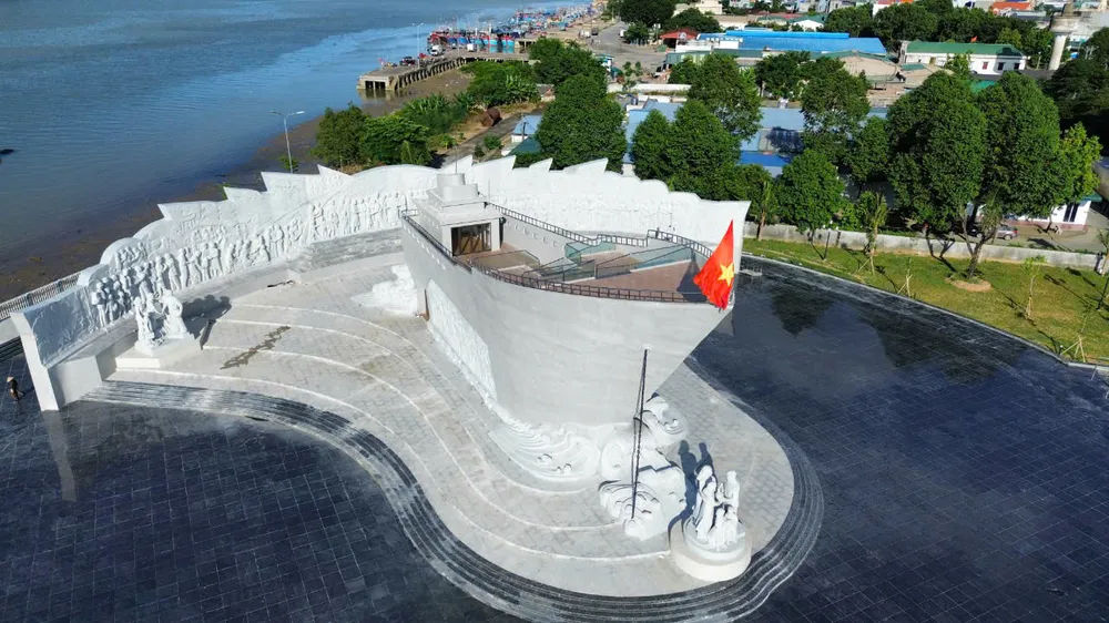 Dấu ấn đặc biệt bên trong tượng đài ‘Con tàu tập kết ra Bắc’2.jpg