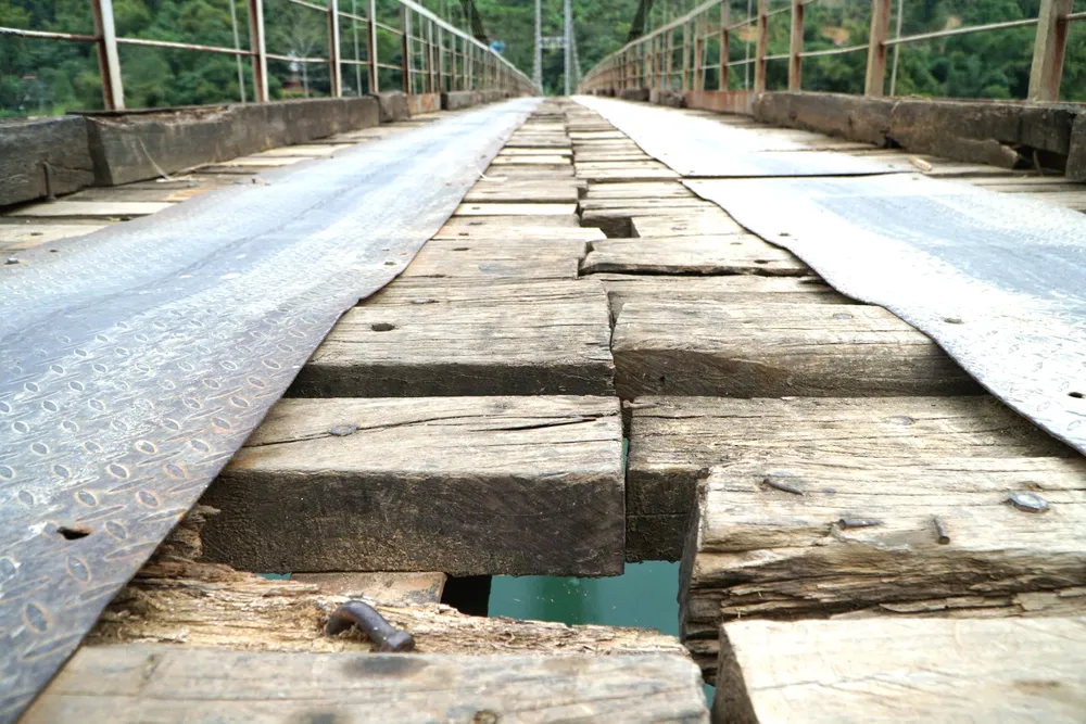 Người dân bất an khi phải đi qua các cầu treo xuống cấp ở Thanh Hóa - 1.jpg