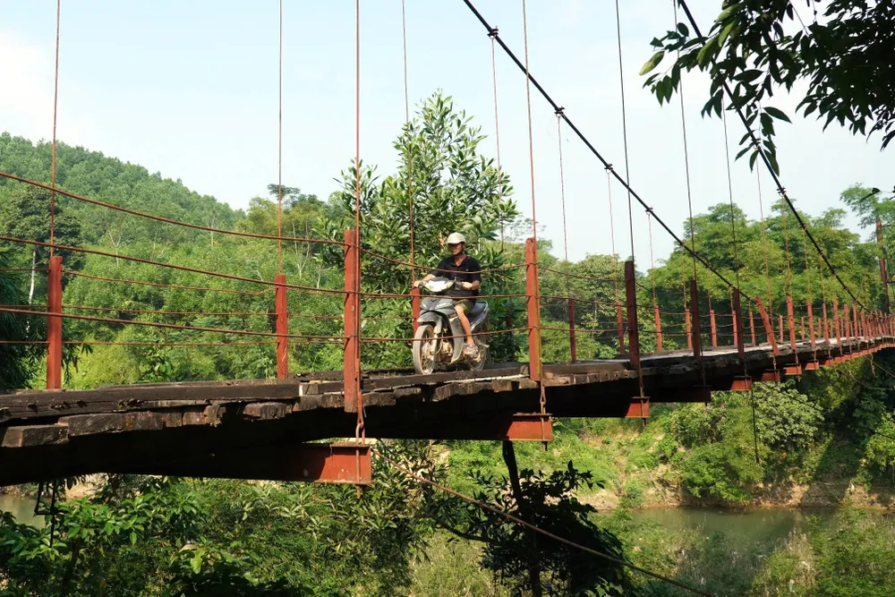 Người dân bất an khi phải đi qua các cầu treo xuống cấp ở Thanh Hóa - 3.jpg