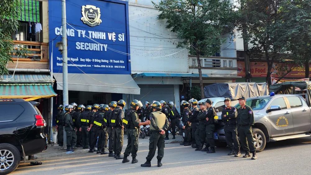 Hàng chục cảnh sát bao vây 1 công ty vệ sĩ ở Thanh Hóa -.jpg