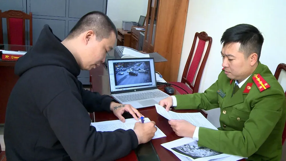 Vệ sĩ dẹp đường đoàn xe đám cưới ở Thanh Hóa.jpg