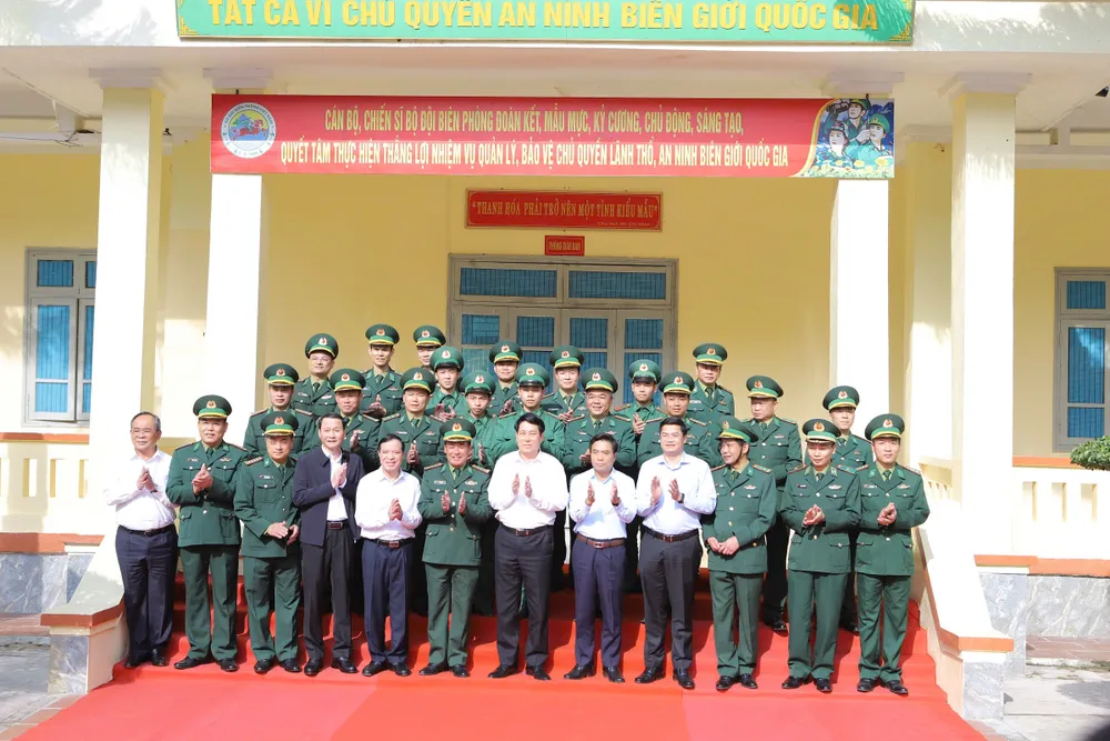 Chủ tịch nước Lương Cường thăm tặng quà cho các gia đình chính sách - 5.jpg