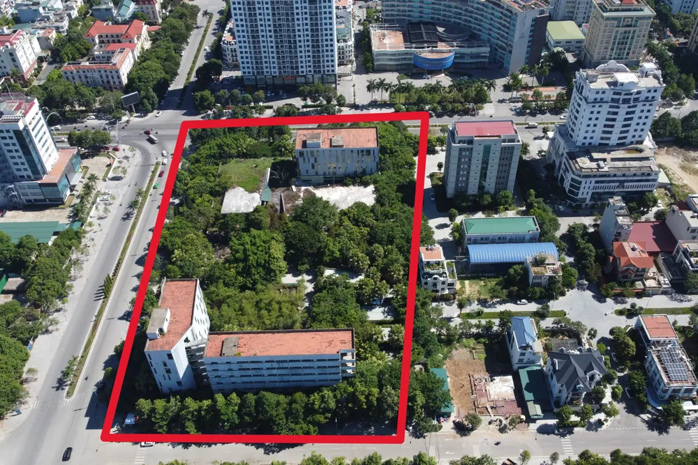 Đây là dự án trường học tư thục có quy mô quốc tế đầu tiên ở Thanh Hóa với tổng mức đầu tư khoảng 200 tỉ đồng vào năm 2005. Ảnh: ĐẶNG TRUNG Cưỡng chế dự án xây dừng trường học trên đất vàng ở Thanh Hóa -.JPG