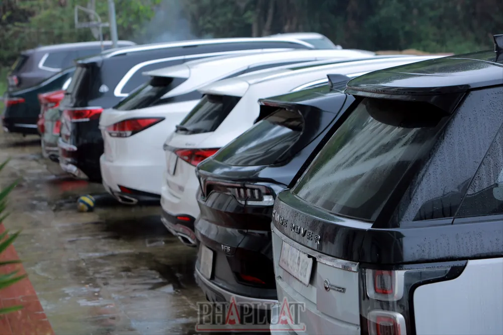 Cận cảnh ô tô hạng sang Bentley, Lexus, BMW… trong vụ lừa đảo chứng khoán, rửa tiền -.JPG