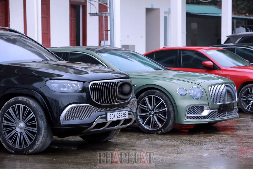 Cận cảnh ô tô hạng sang Bentley, Lexus, BMW… trong vụ lừa đảo chứng khoán, rửa tiền -3.JPG