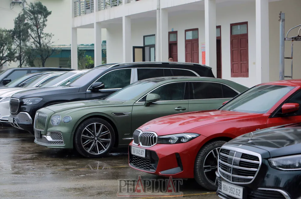 Cận cảnh ô tô hạng sang Bentley, Lexus, BMW… trong vụ lừa đảo chứng khoán, rửa tiền -4.JPG