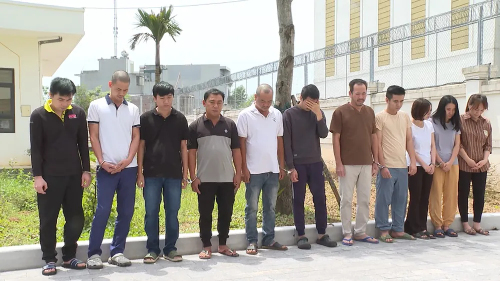 Cận cảnh các đối tượng trong đường dây sản xuất thuốc tân dược giả -3.jpg