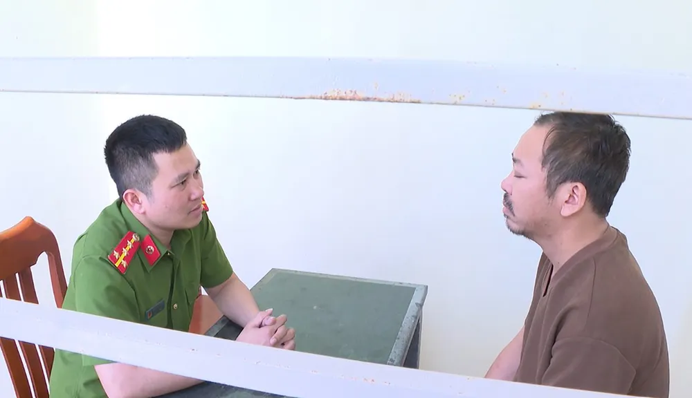 Cận cảnh các đối tượng trong đường dây sản xuất thuốc tân dược giả -7.jpg