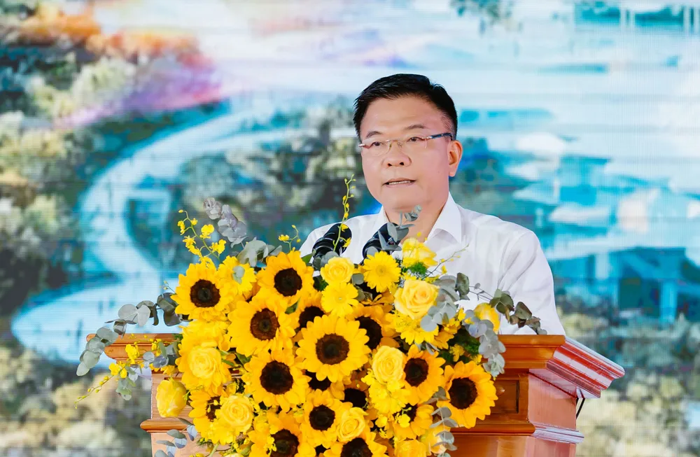 Phó Thủ tướng Chính Phủ Lê Thành Long phát biểu tại buổi lễ khởi công huyền tích Am Tiên. Ảnh: ĐẶNG TRUNG Thanh Hóa chính thức triển khai 'siêu dự' án tâm linh 35.000 tỉ đồng -5.JPG