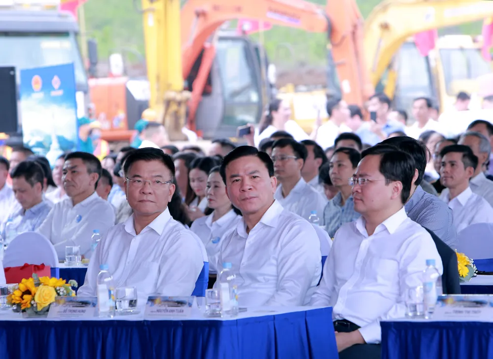 Phó Thủ tướng Lê Thành Long tại buổi lễ động thổ dự án Huyền tích Am Tiên tại Thanh Hóa. Ảnh: ĐẶNG TRUNG Thanh Hóa chính thức triển khai 'siêu dự' án tâm linh 35.000 tỉ đồng - 7.JPG