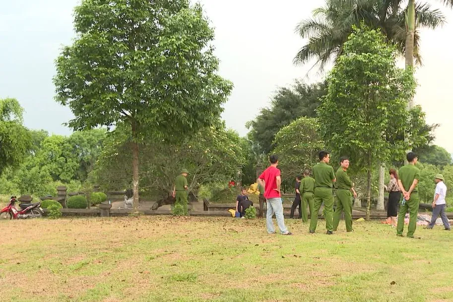 Dựng hiện trường vụ hai người Trung Quốc xâm hại mộ Lê Túc Tông - 10.jpg