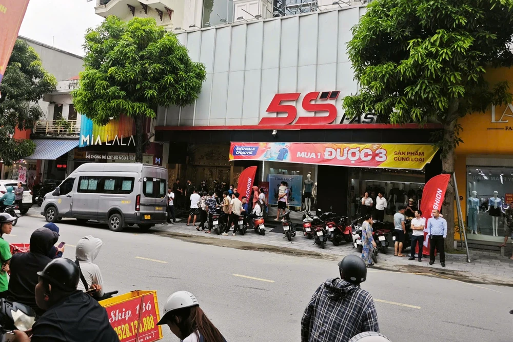 Cận cảnh Bộ Công an khám xét nhà đại ca giang hồ ở Thanh Hóa -3.jpg